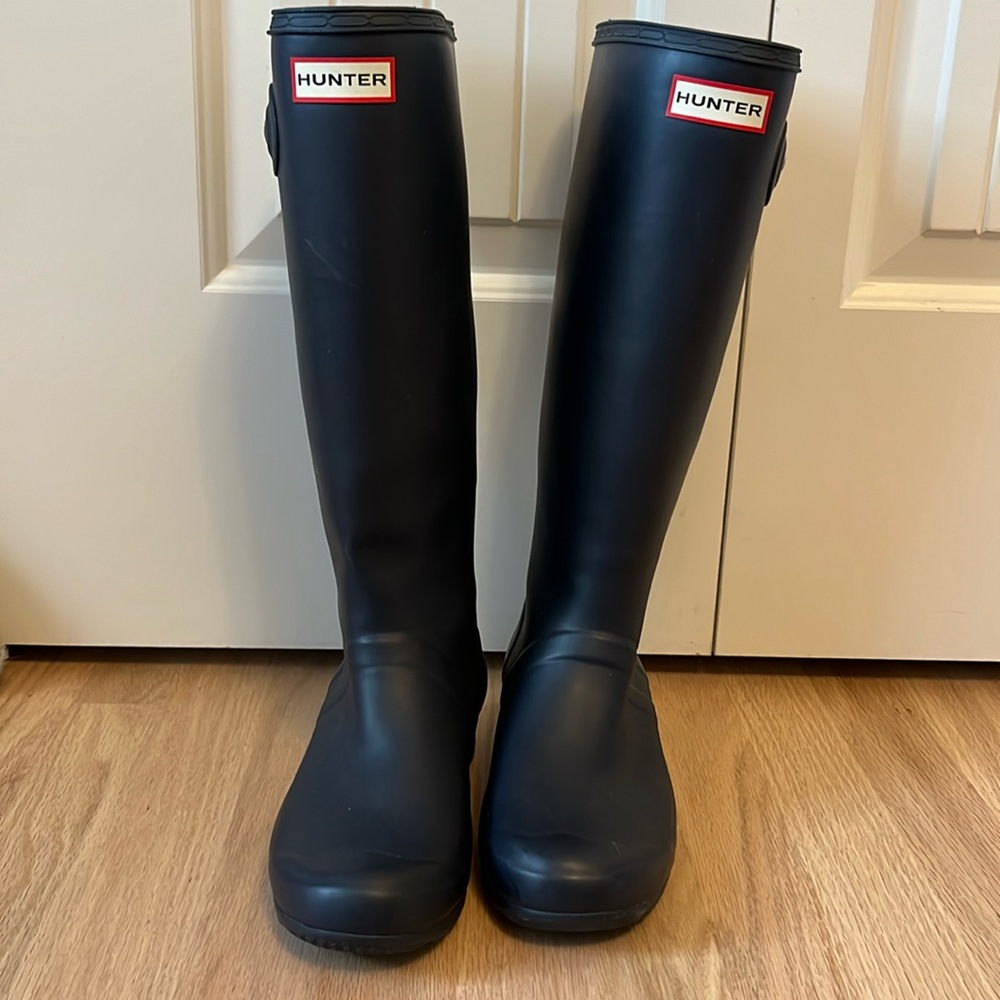 Navy blue Hunter boots